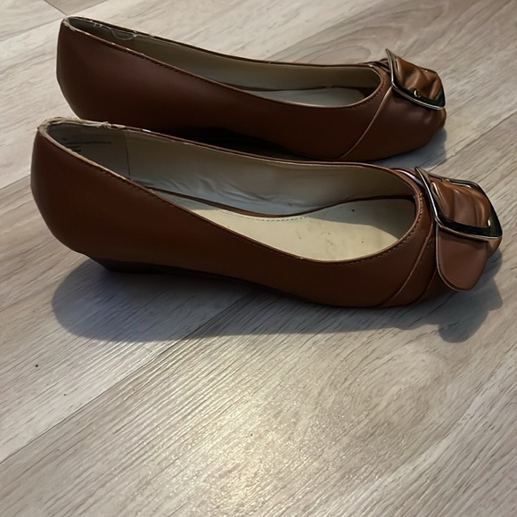 Shoes - Picture 2 of 9